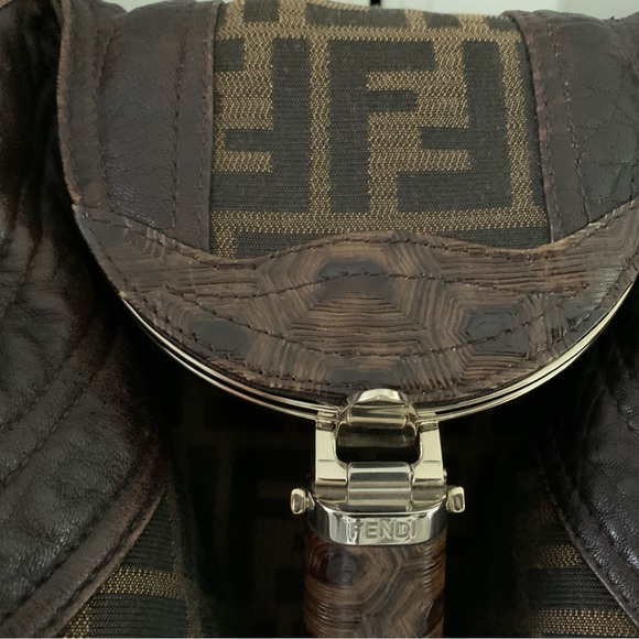 👛FENDI Spybag - Picture 3 of 9